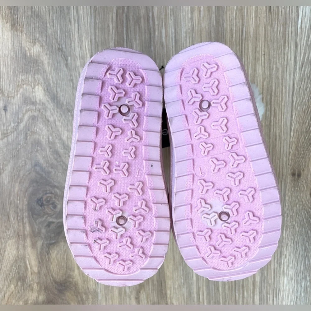 BEBE Toddler Girls Pink Faux Fur Chain Winter Boots Size 7 NWT